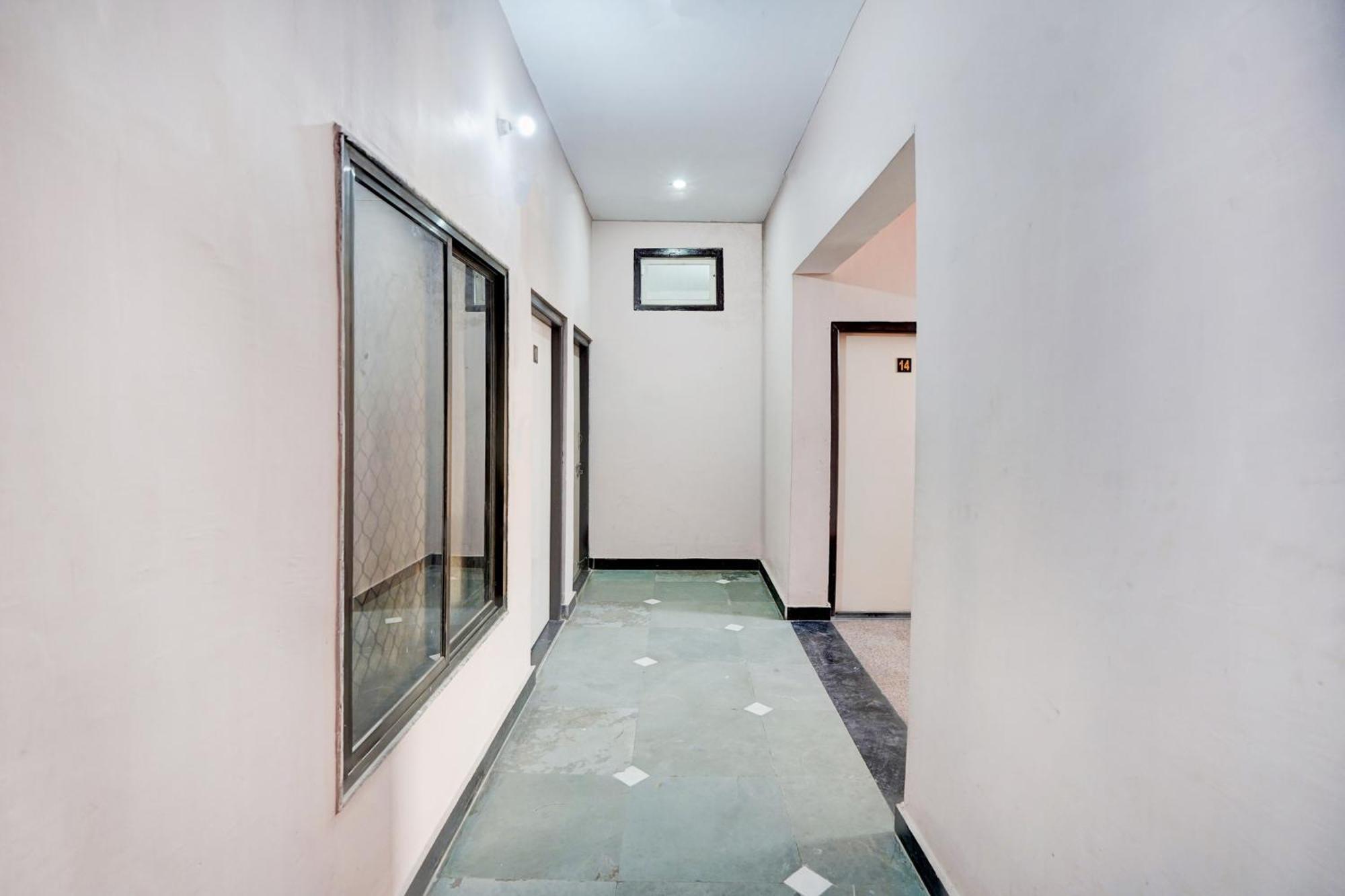 Hotel O Ramdut Palace Guest House Faizābād Exterior foto