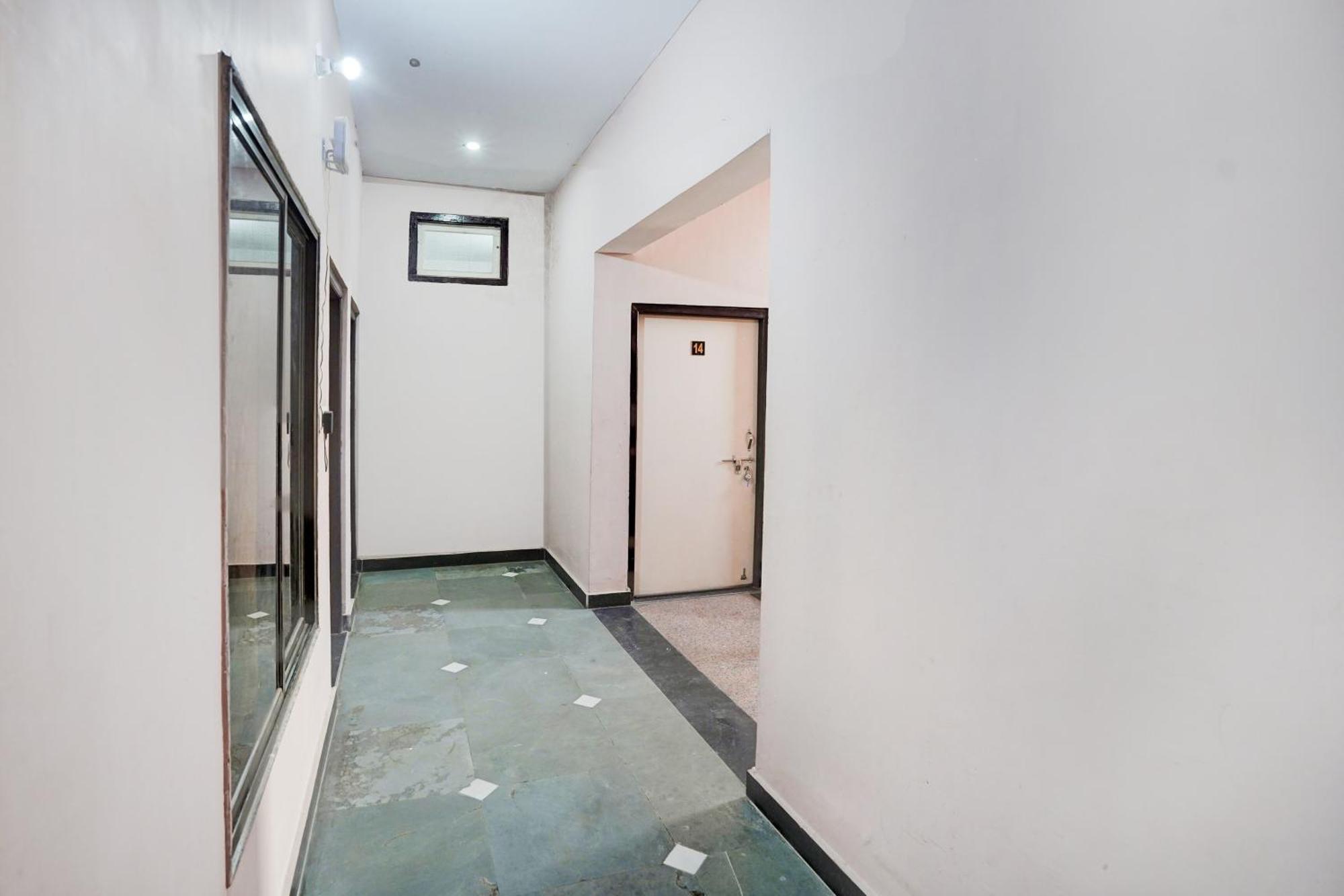 Hotel O Ramdut Palace Guest House Faizābād Exterior foto